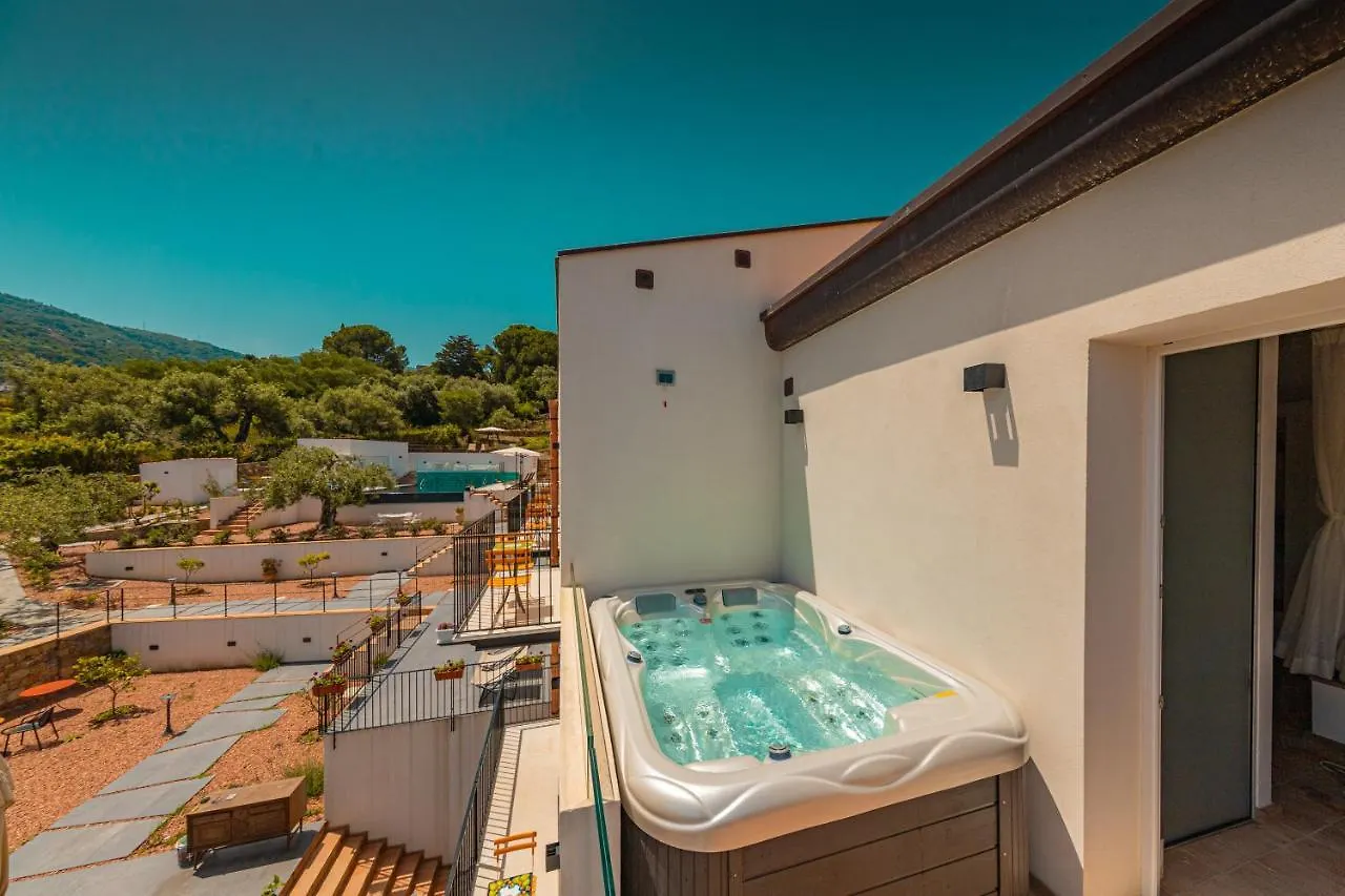 Villa Toto Resort 切法卢 3*,