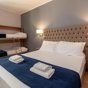 hotel-genziana-genoa.hotelitalianriviera.com/
